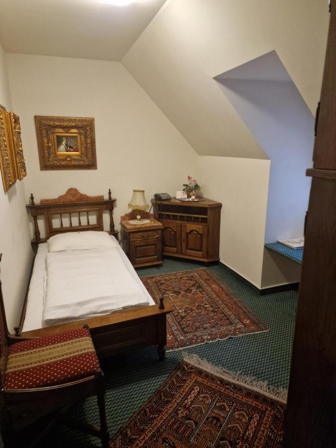 Hotel Razgorsek ヴェレニエ エクステリア 写真