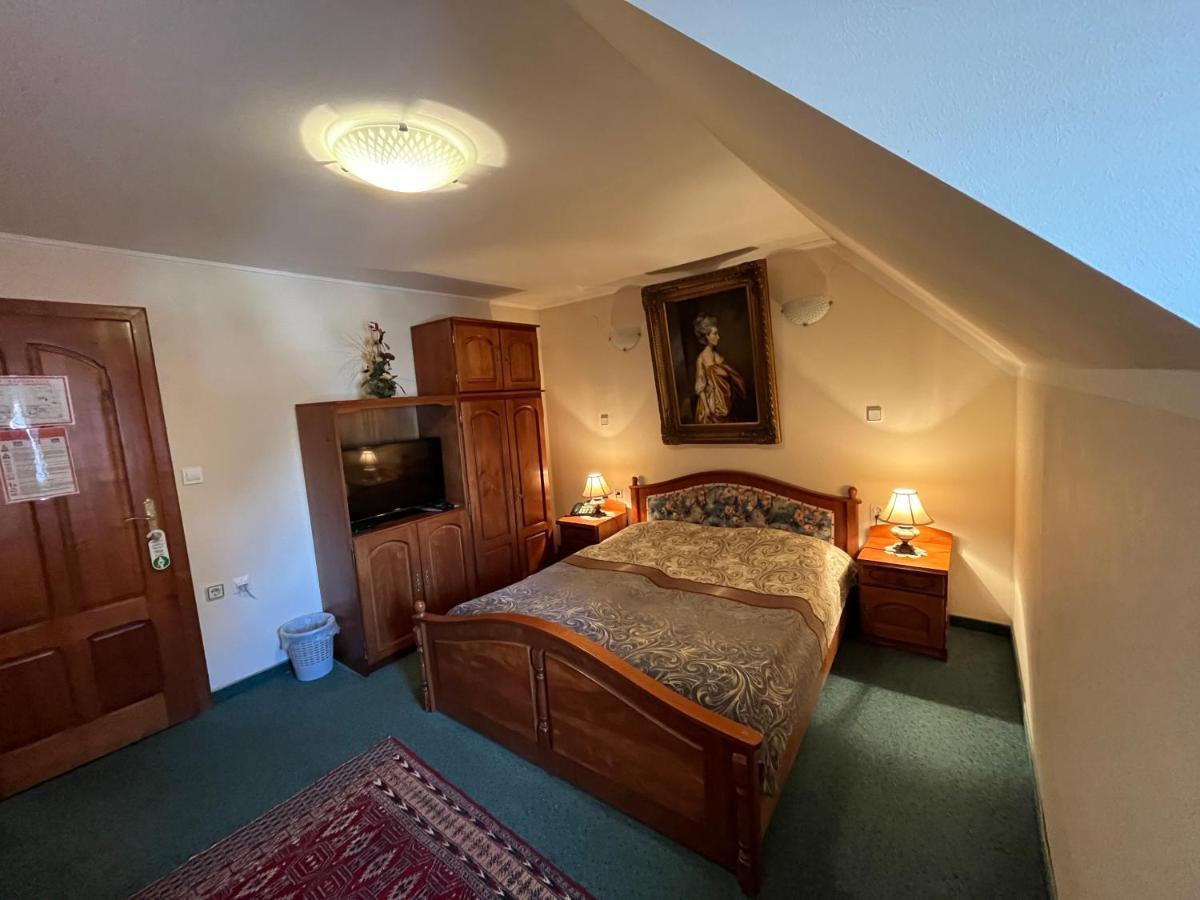 Hotel Razgorsek ヴェレニエ エクステリア 写真