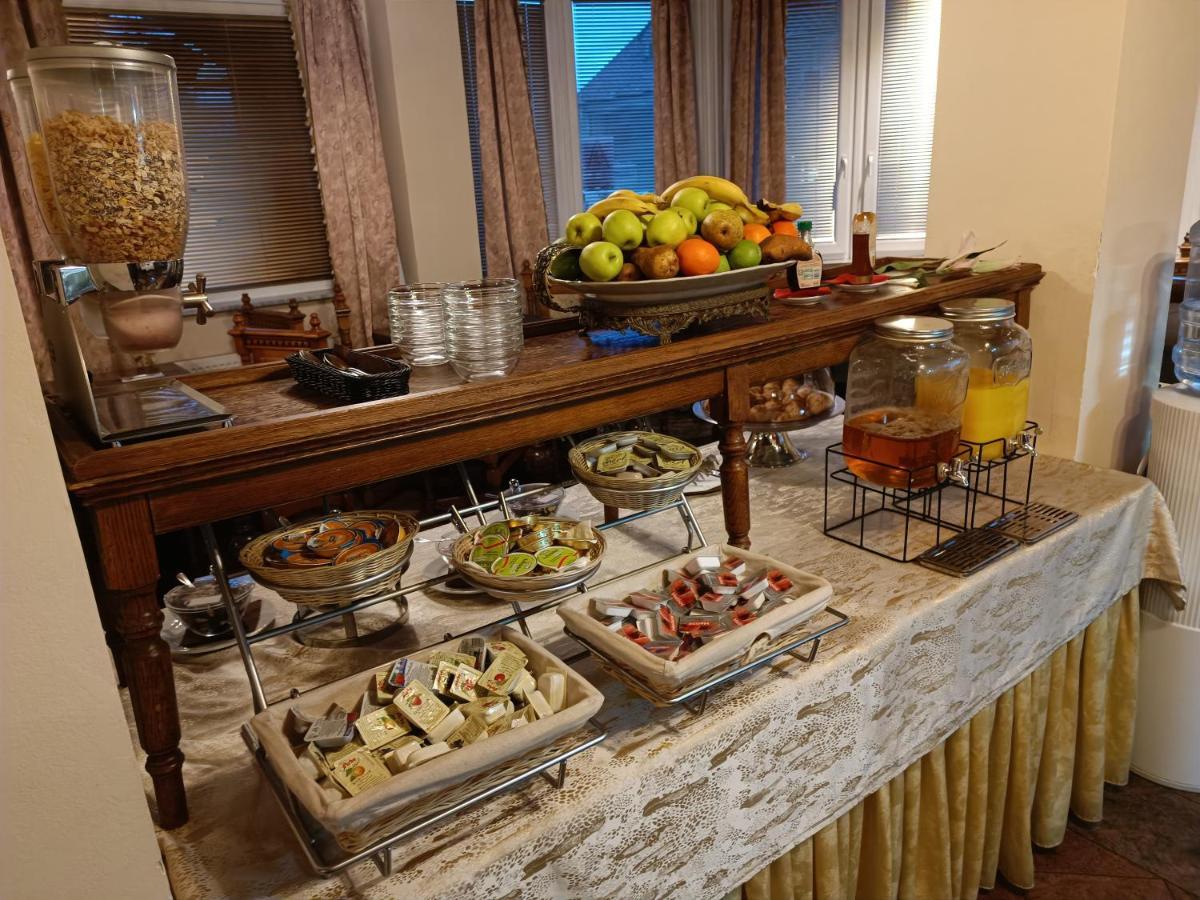 Hotel Razgorsek ヴェレニエ エクステリア 写真