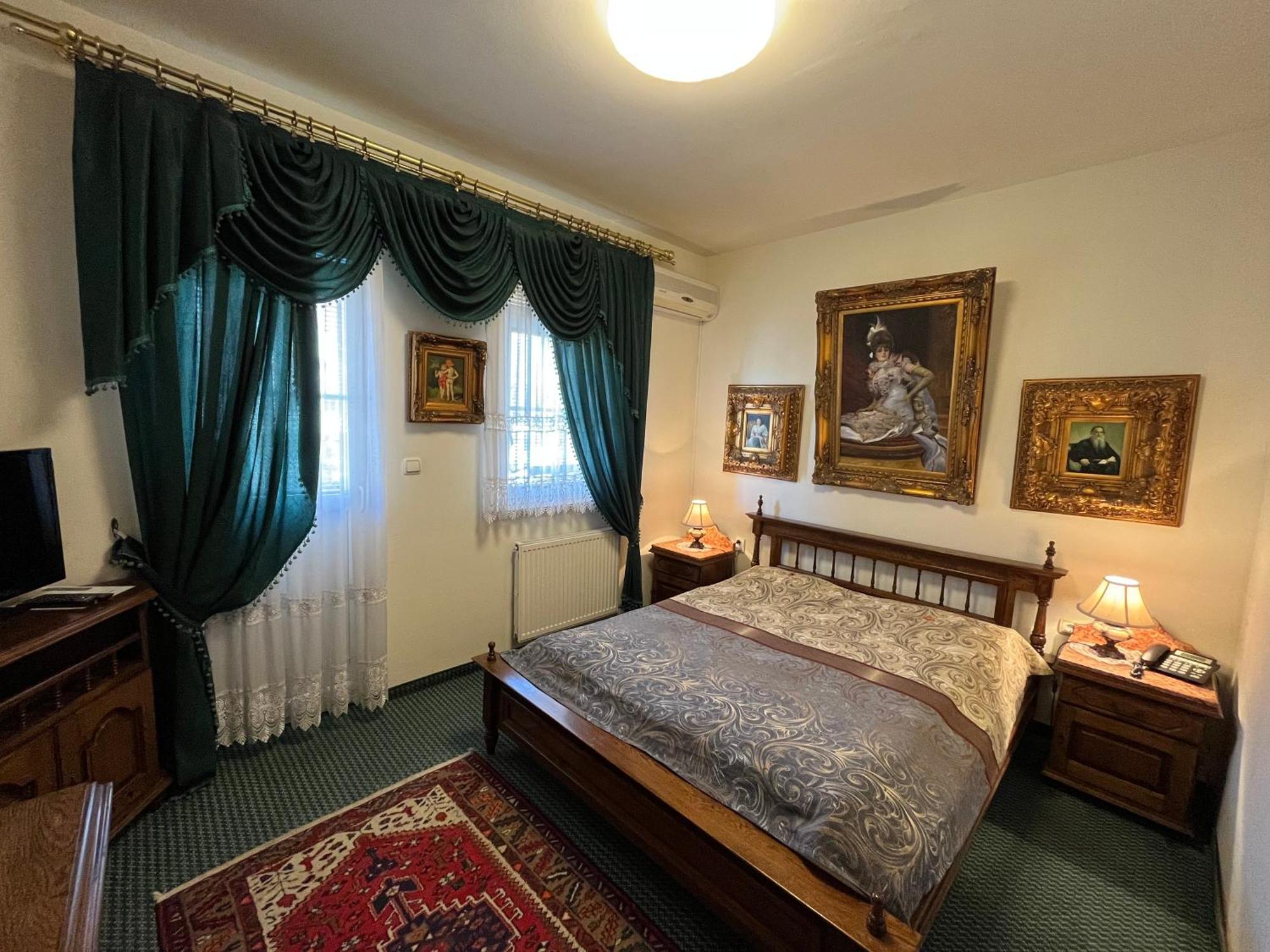 Hotel Razgorsek ヴェレニエ エクステリア 写真