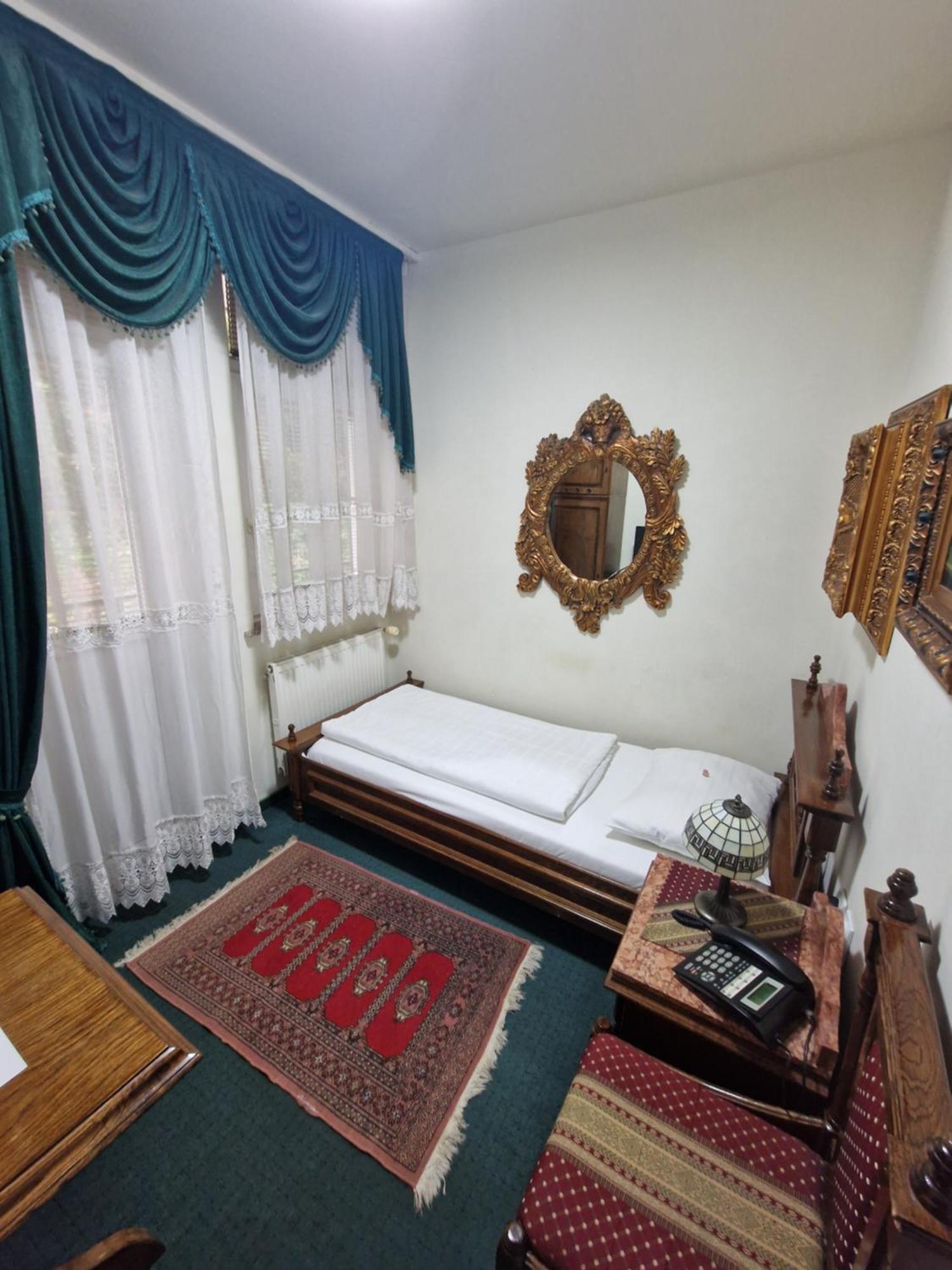 Hotel Razgorsek ヴェレニエ エクステリア 写真