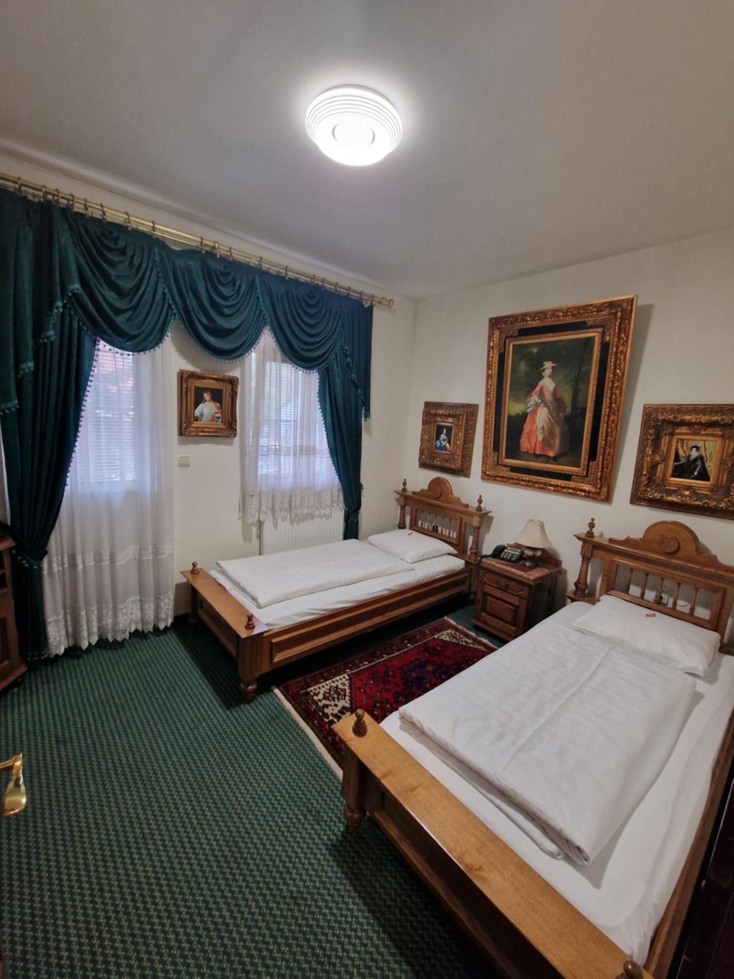 Hotel Razgorsek ヴェレニエ エクステリア 写真