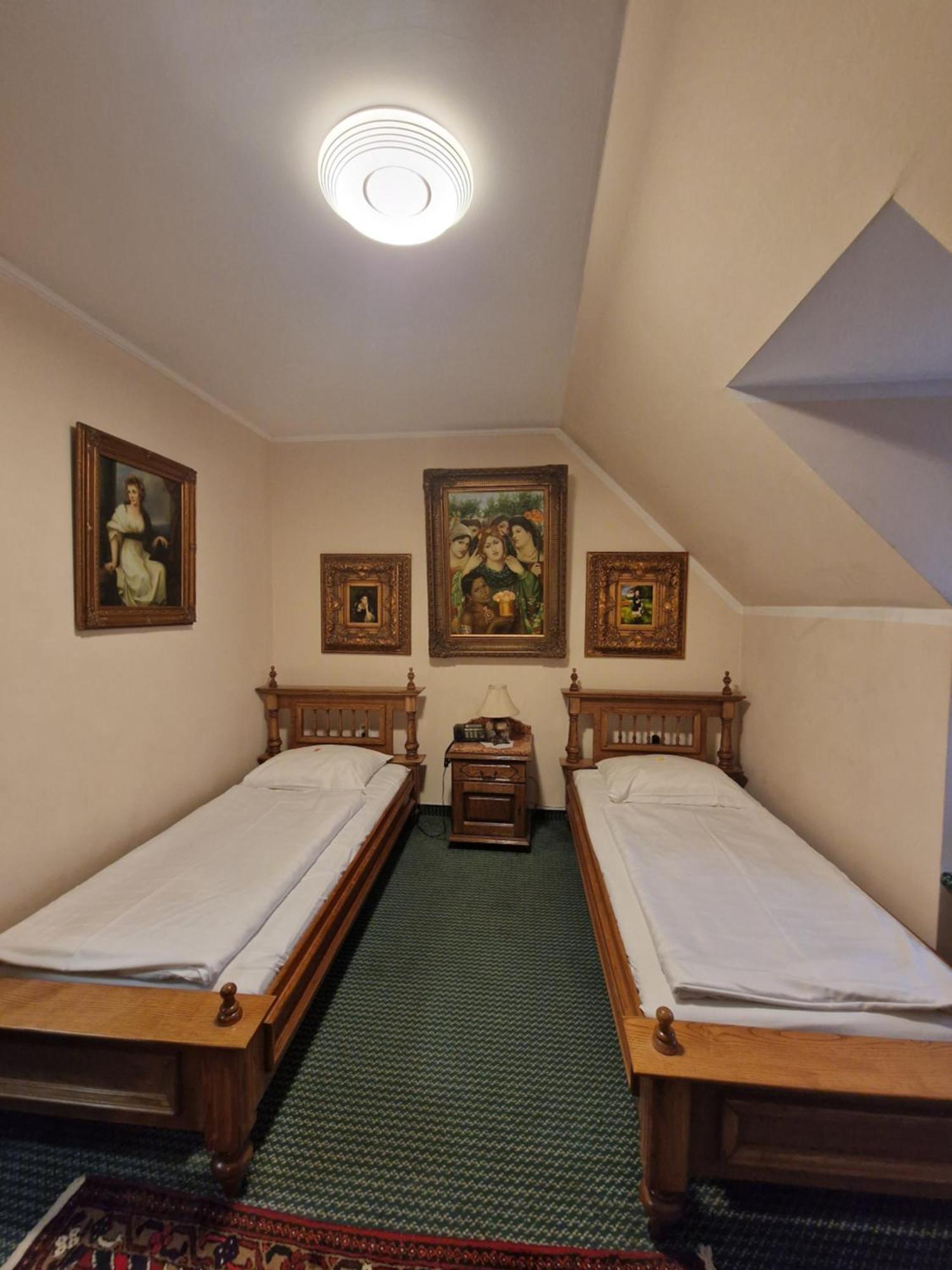 Hotel Razgorsek ヴェレニエ エクステリア 写真