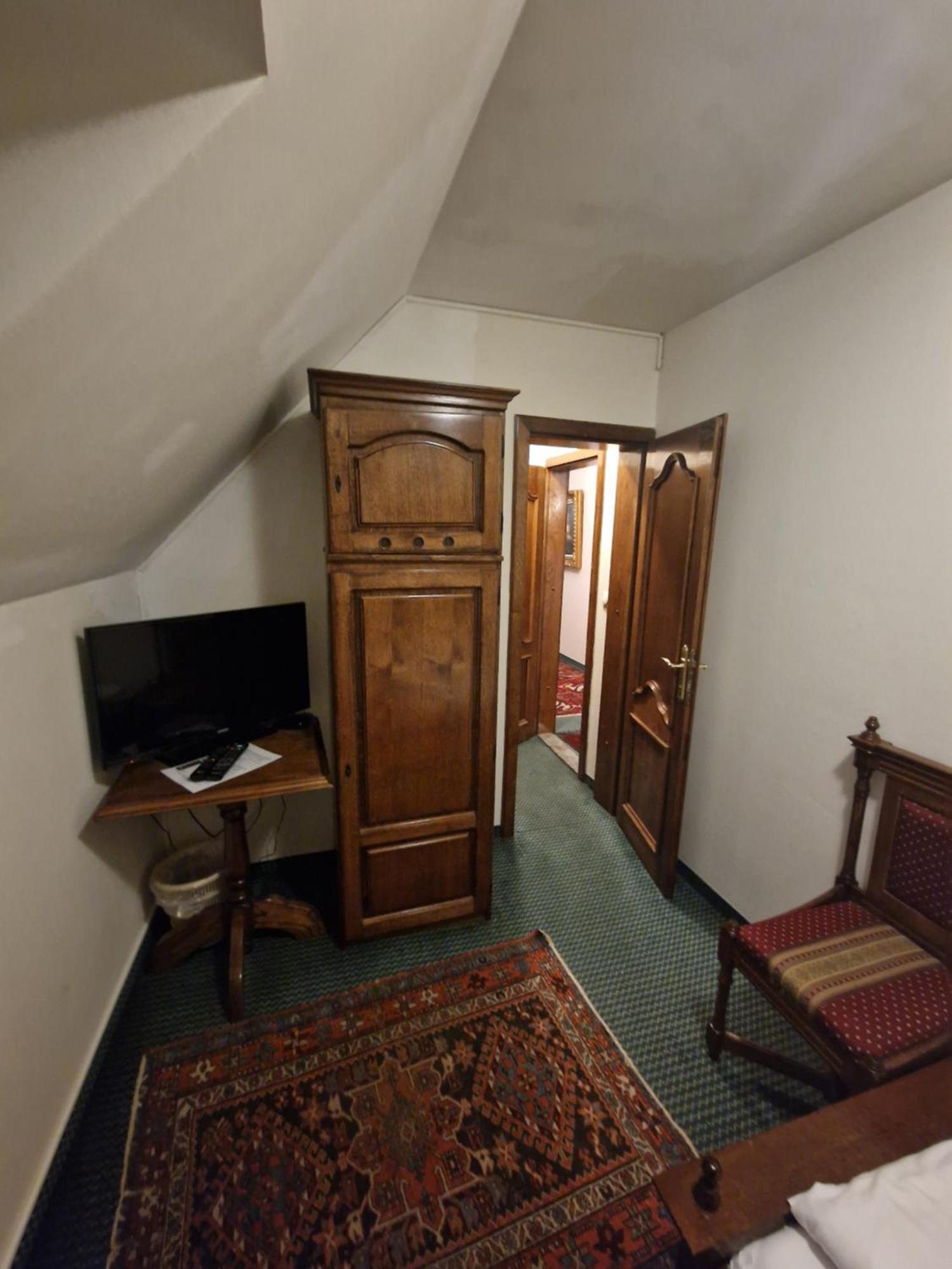 Hotel Razgorsek ヴェレニエ エクステリア 写真