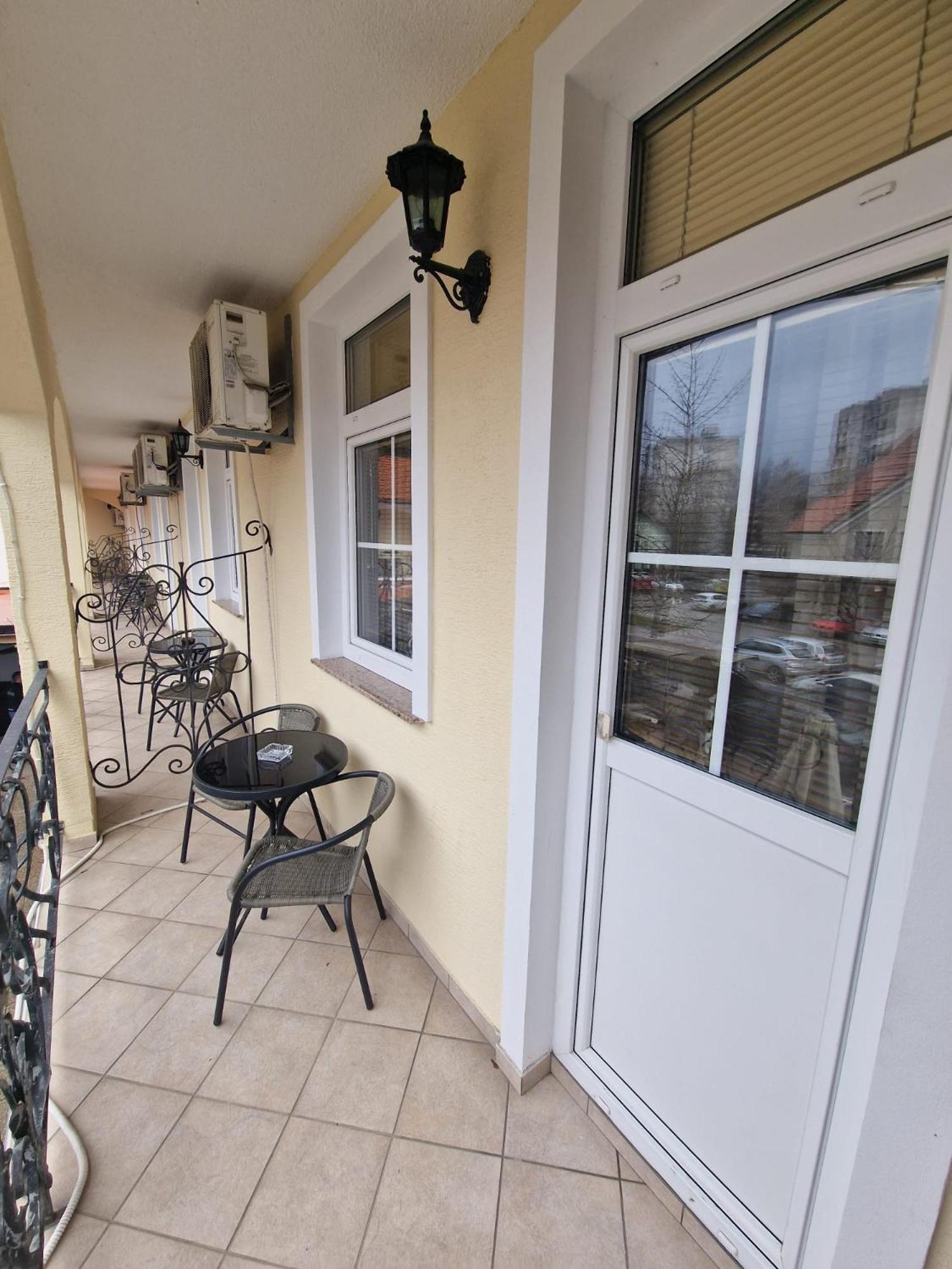 Hotel Razgorsek ヴェレニエ エクステリア 写真