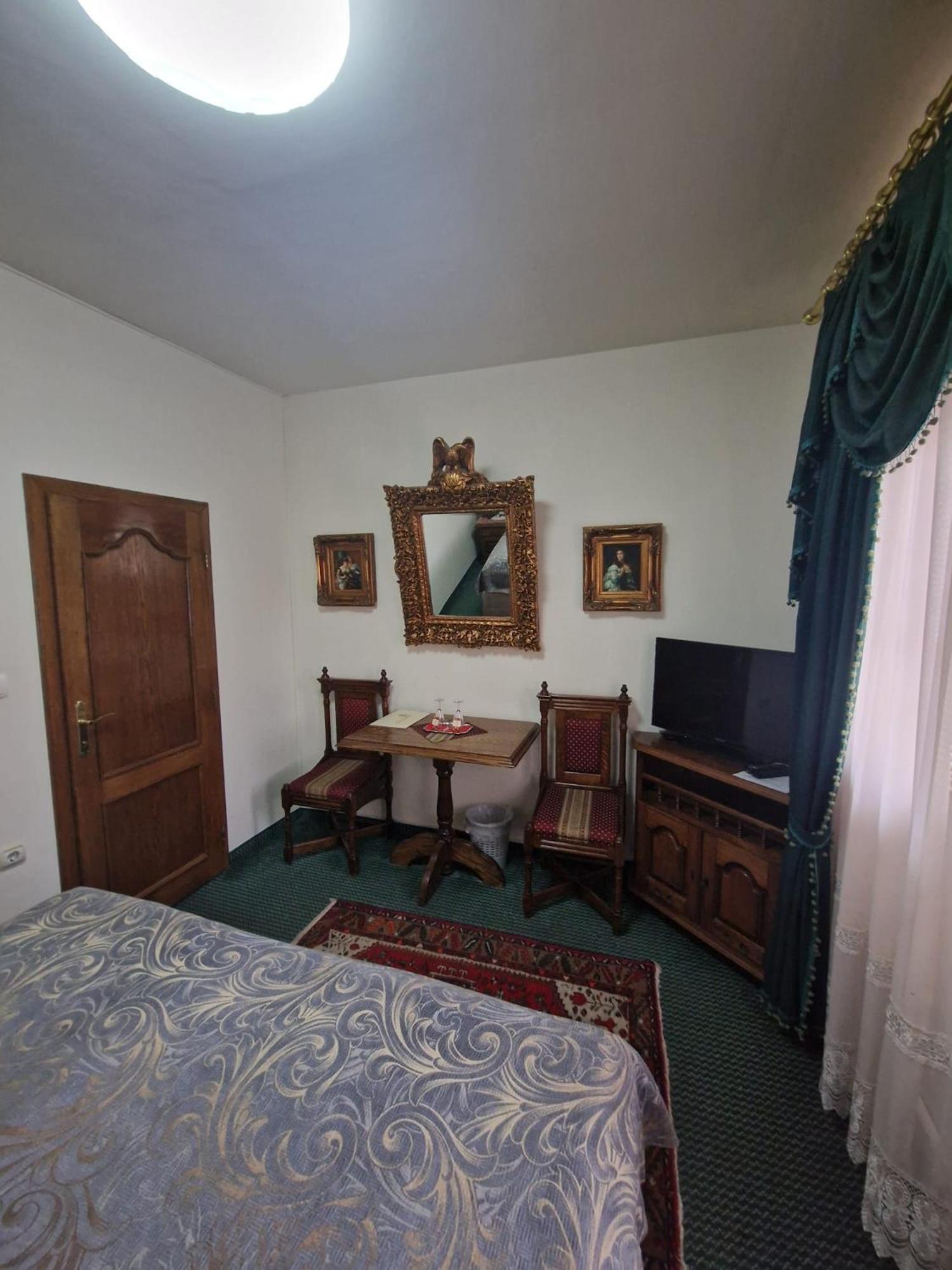 Hotel Razgorsek ヴェレニエ エクステリア 写真