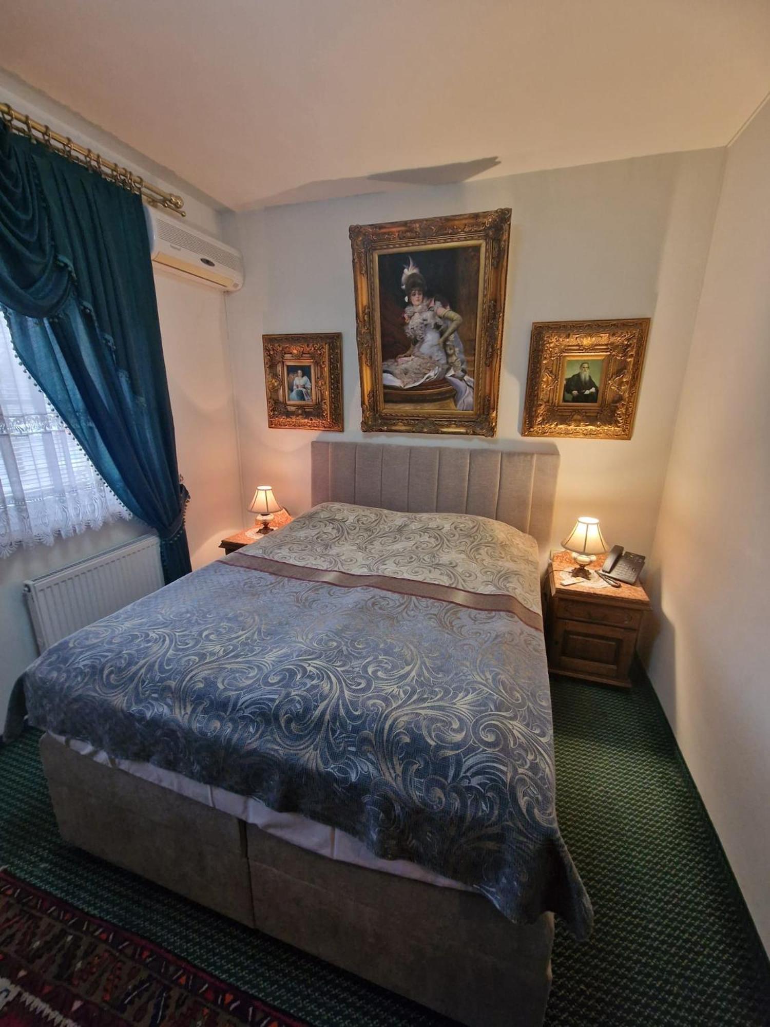 Hotel Razgorsek ヴェレニエ エクステリア 写真