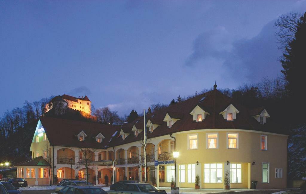 Hotel Razgorsek ヴェレニエ エクステリア 写真