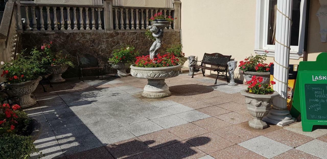 Hotel Razgorsek ヴェレニエ エクステリア 写真